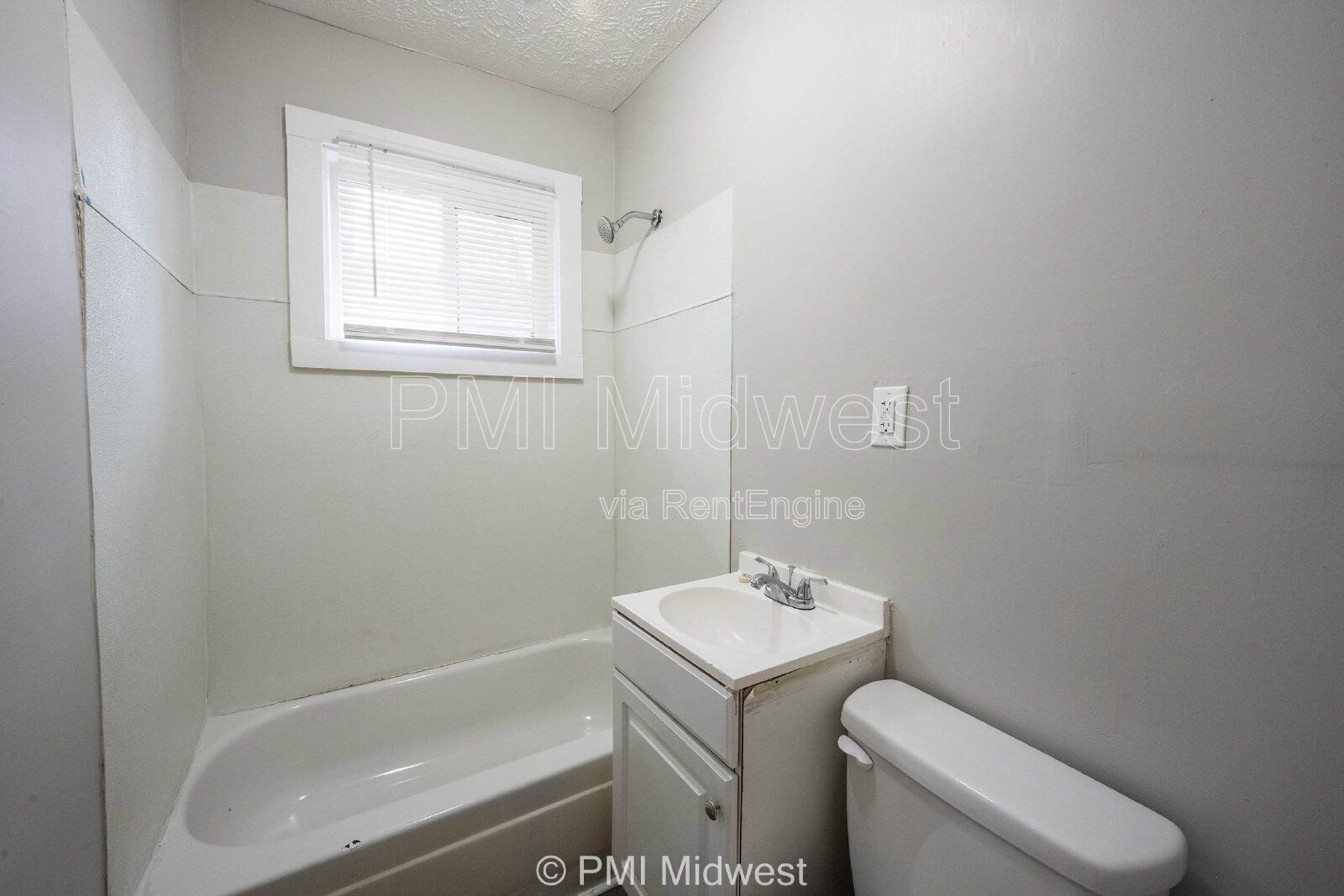 Building Photo - 2930 N Dearborn St