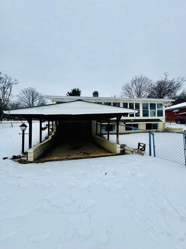Building Photo - Lovers Lane Basement