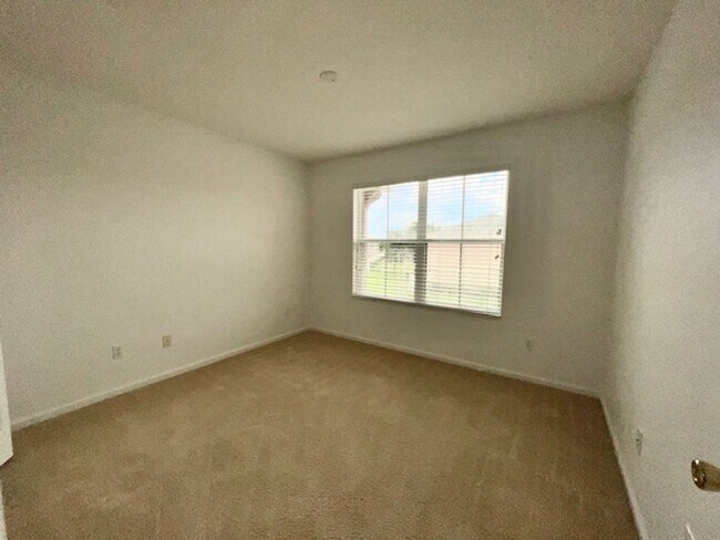 Building Photo - Remodeled Kitchen!! Wonderful Avalon Park-...