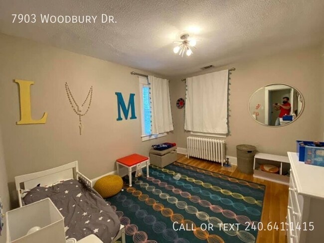 Building Photo - 7903 Woodbury Dr