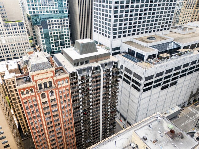 Building Photo - 201 E Chestnut St