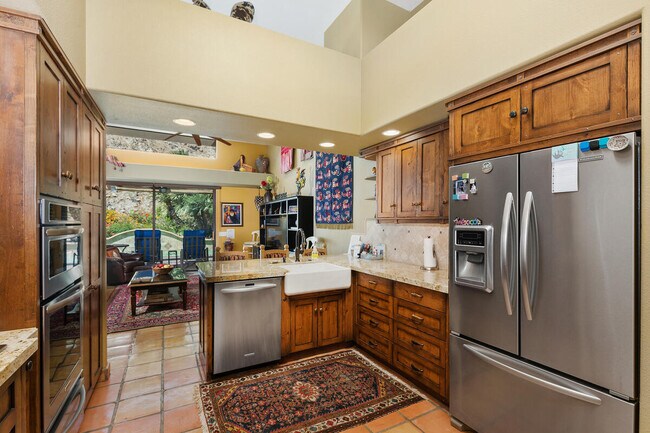 Building Photo - 76900 Avenida Fernando