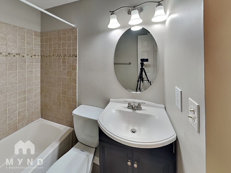 Building Photo - 3586 Richard Ave