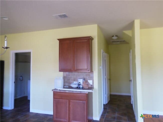 Building Photo - 753 Great Oaks Dr