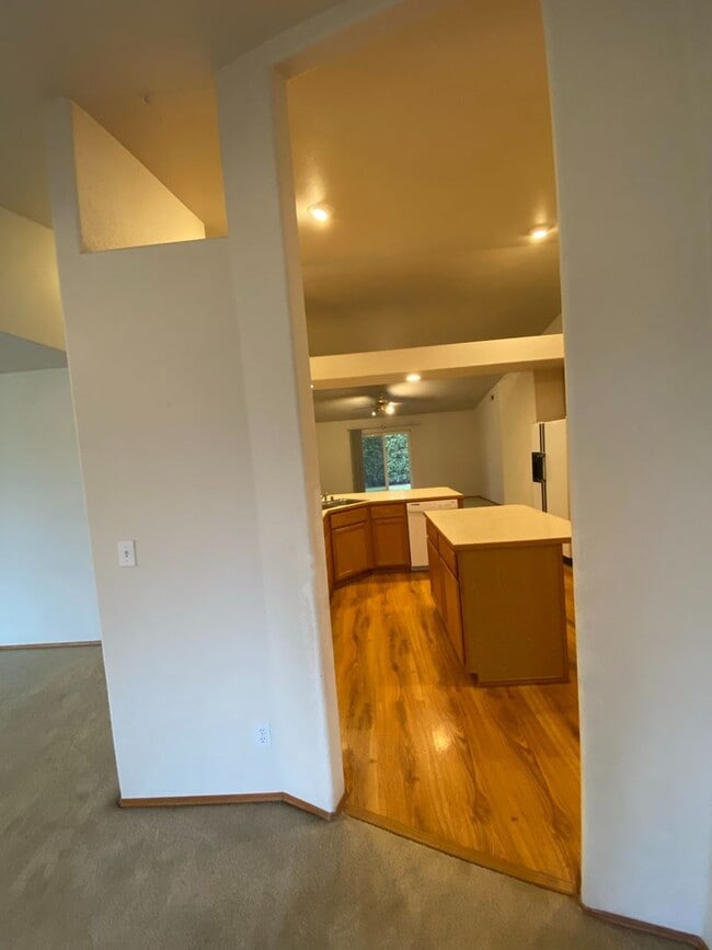 Building Photo - 8807 W Bonnie Ave