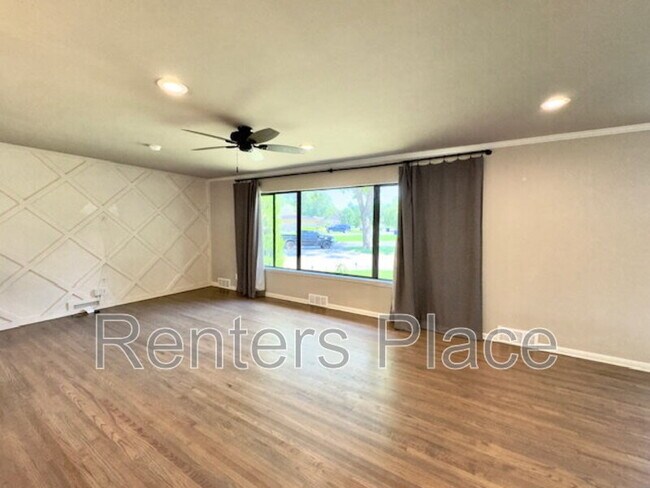 Building Photo - 4051 E 46th Pl