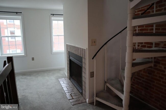 Building Photo - 36 E Wheeling St