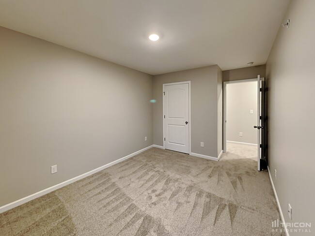 Building Photo - 339 Victory Cir
