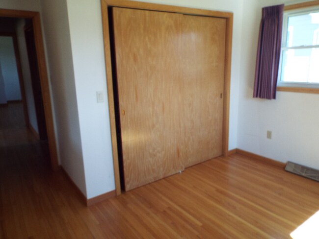 Building Photo - 453 4th Ave