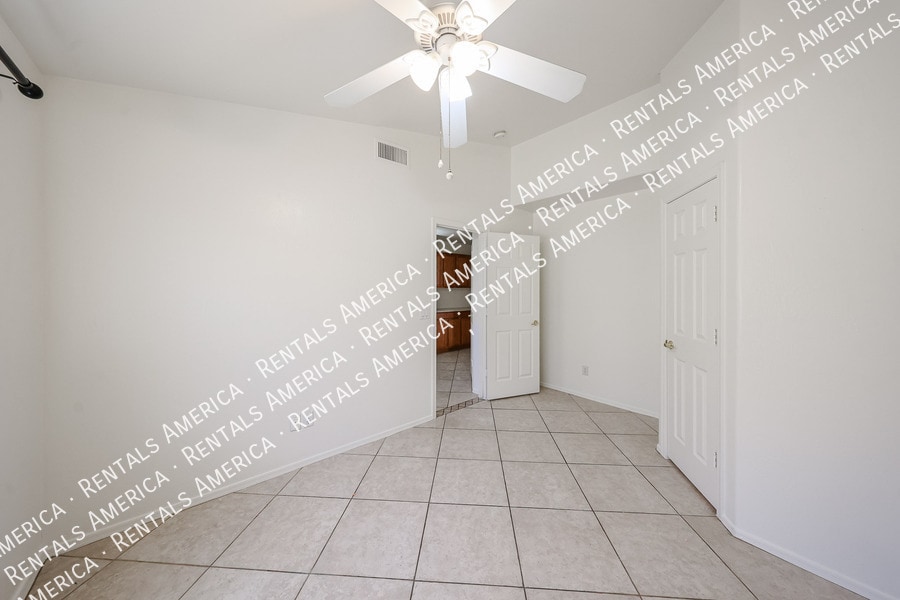 Building Photo - 13182 W Cypress St