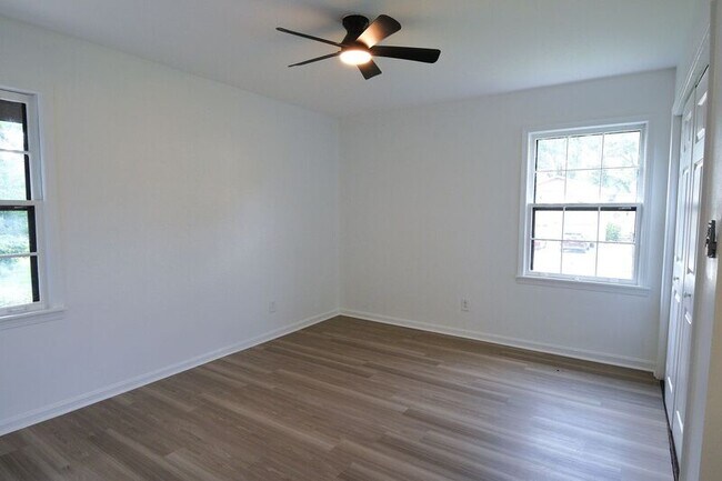 Building Photo - 2819 Broadview Dr NW