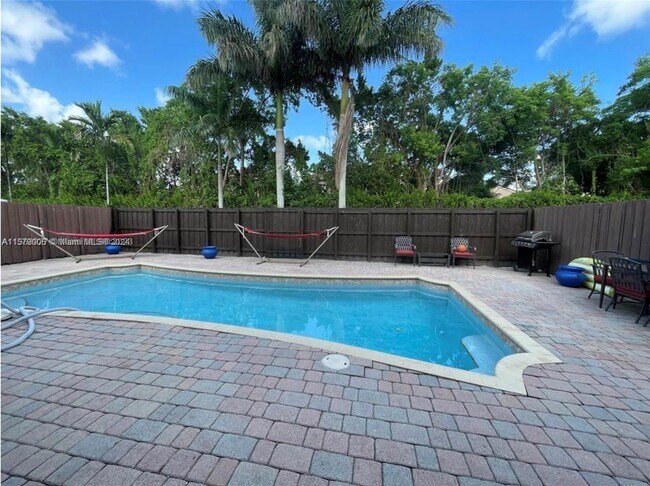 Building Photo - 1975 NE 36th Ave