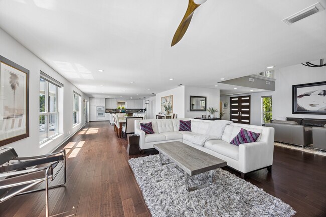 Building Photo - 14030 Mandarin Oaks Ln