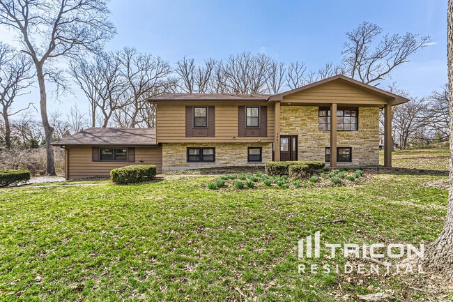 Primary Photo - 7221 Red Oak Dr