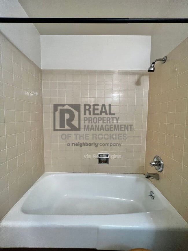 Building Photo - 1005 Robertson St