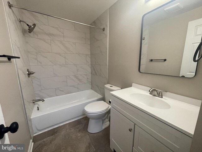 Building Photo - 5005 Vane Ct