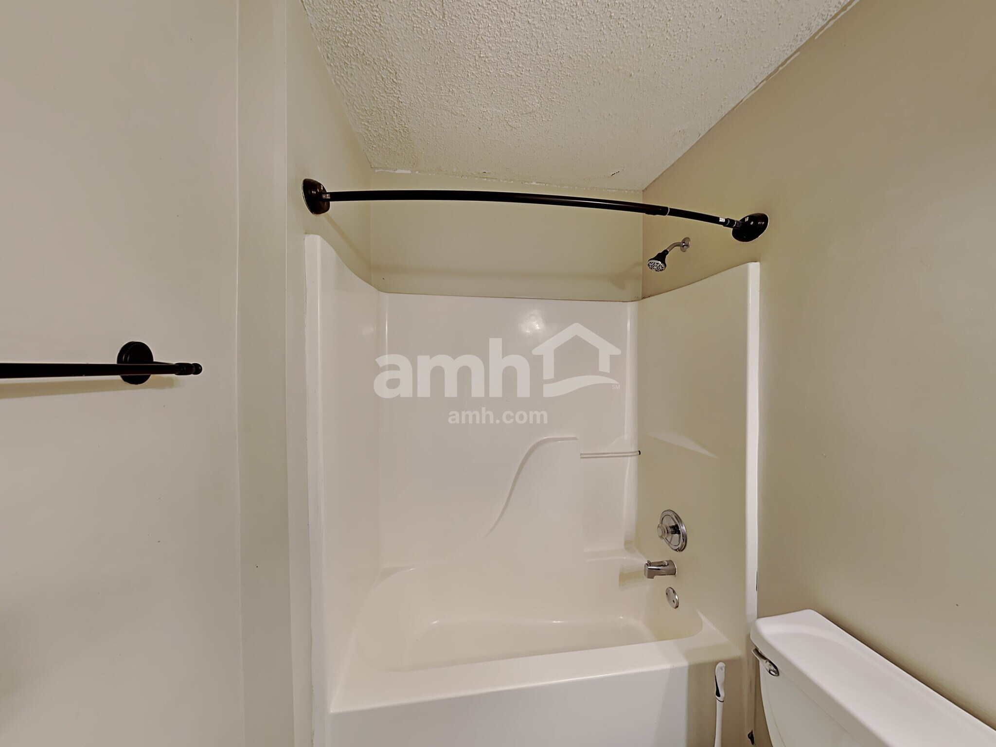 Building Photo - 1017 Queensbury Run