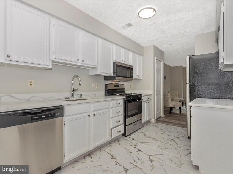 Building Photo - 7292 Mahogany Dr