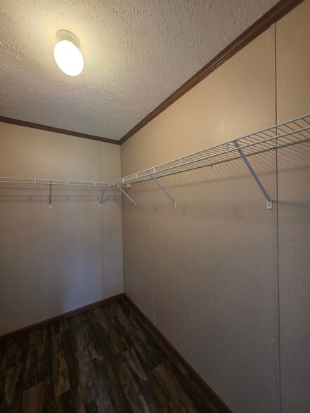 Building Photo - 429 Laurel Leah