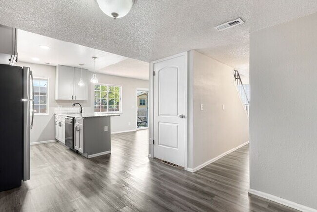 Building Photo - Clean, Bright 3 Bedroom with large yard an...