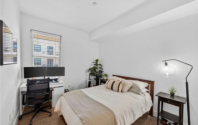 Building Photo - **150 The Promenade N #415 Long Beach** Upstairs Spacious 2 bedroom 2 bath !!2 weeks free OAC!!