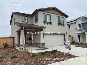 Building Photo - Like New Solar Home in Lincoln on a Corner...