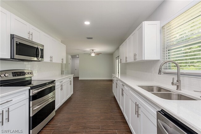 Building Photo - 3831 31st Ave SW