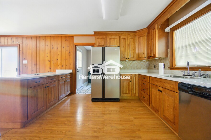 Building Photo - 4817 Stornoway Dr