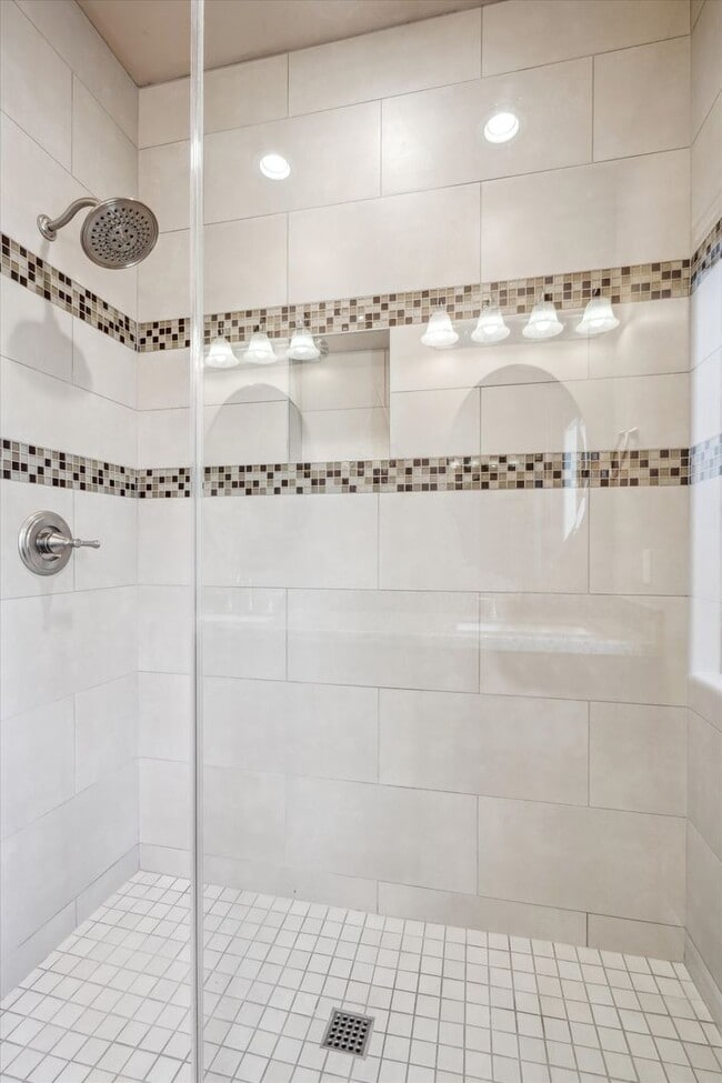Building Photo - 3 bedroom 2 Bathroom Rancho Verde Del Rio ...