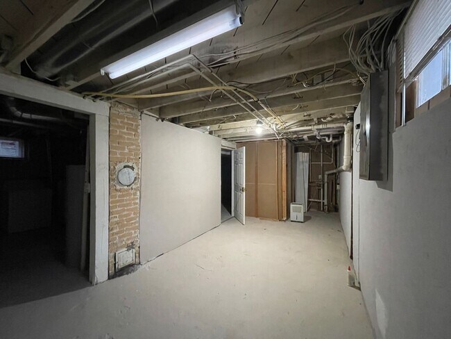 Building Photo - Cozy Three Bedroom in the Heart of Minot