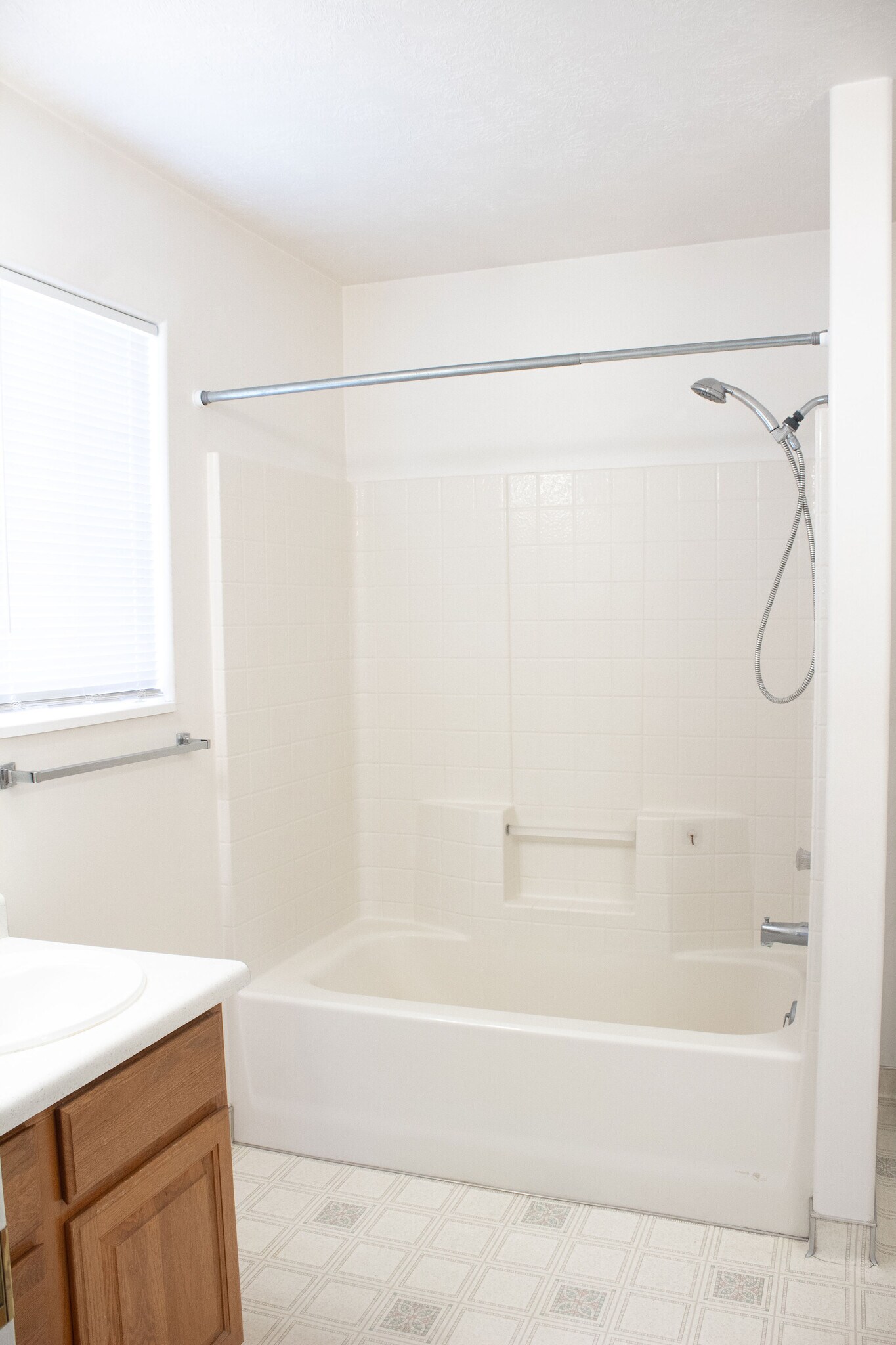 Master bathroom tub - 4117 W 475 N