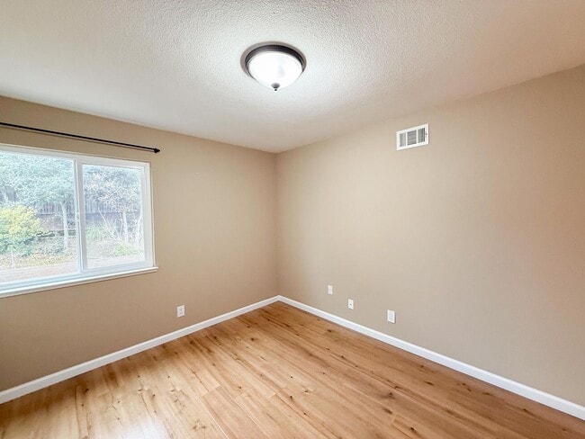 Building Photo - Well Maintained Twin Creeks Home in San Ramon