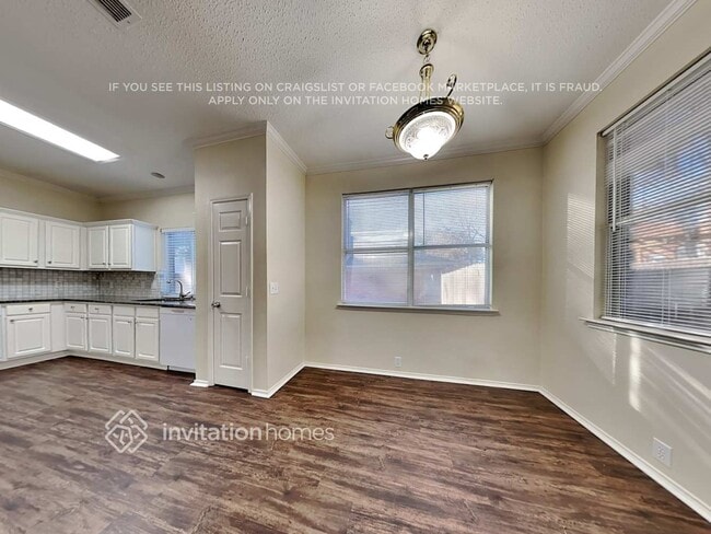 Building Photo - 1900 Fairhaven Ct