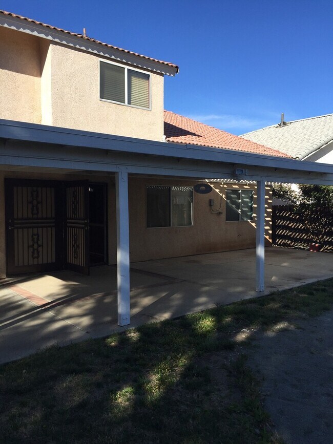 Building Photo - 5 BEDROOM, 2 STORY,SPACIOUS VICTORVILLE HOME! NEAR MALL!