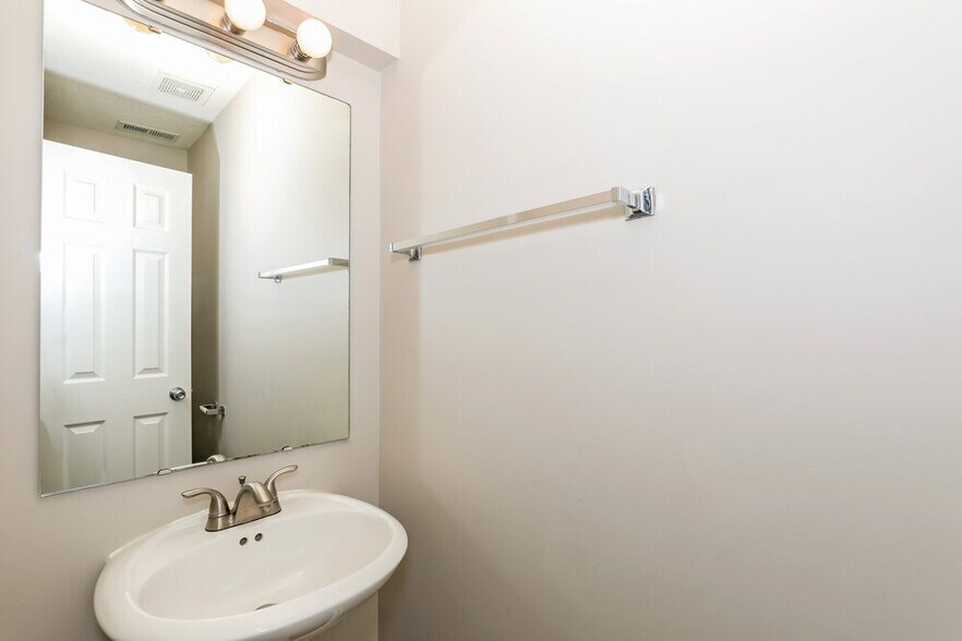 Building Photo - 8138 Fisher Bend Dr