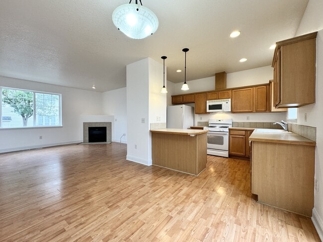 Building Photo - 6924 SW Kim Pl