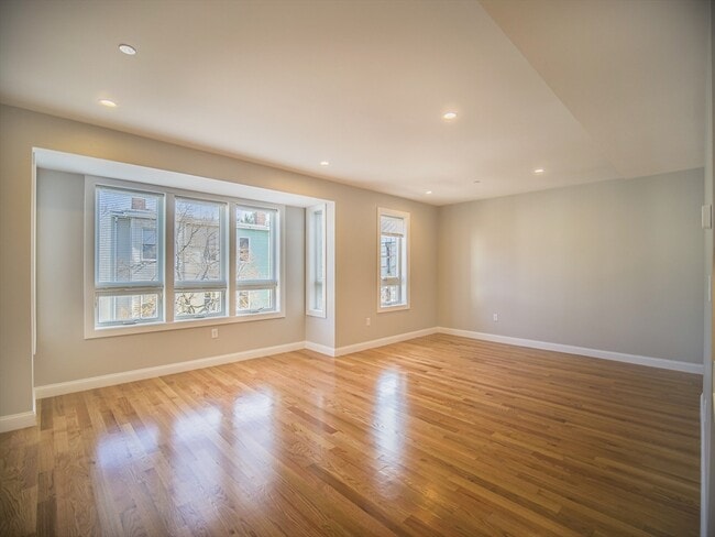 Building Photo - 194 Havre St