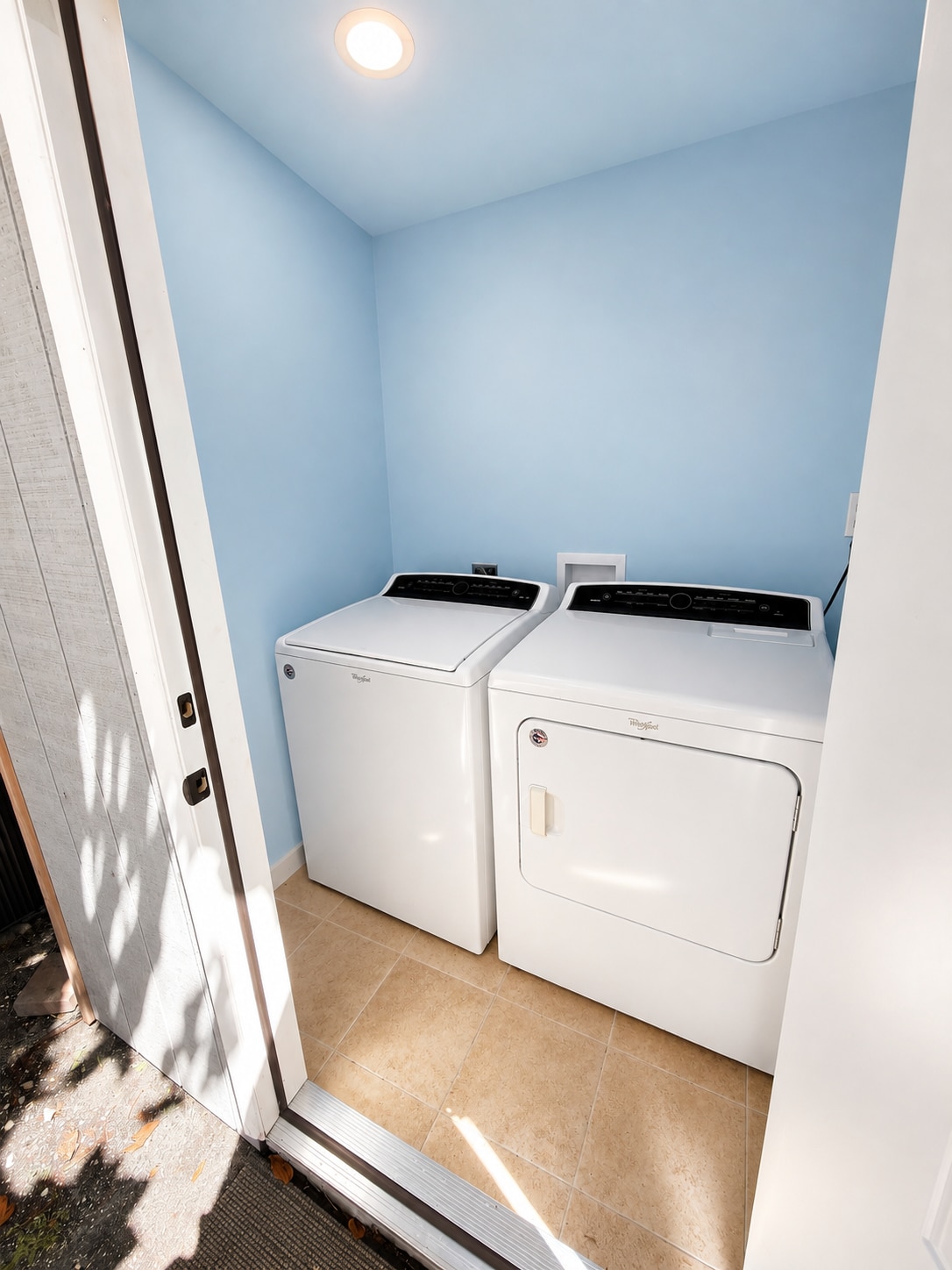 Laundry house - 13700 N Miami Ave