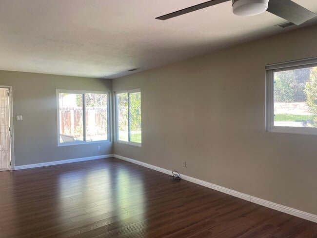 Building Photo - 4925 Tierra Baja Way