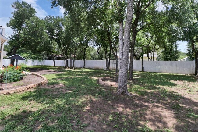 Building Photo - 203 Dunkeld Dr