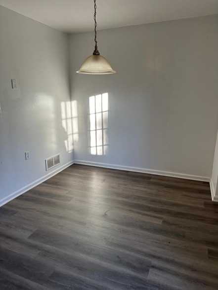 Building Photo - 235 Vista Dr