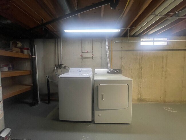 Building Photo - Four Bedroom Home in Forest Hills Schools!