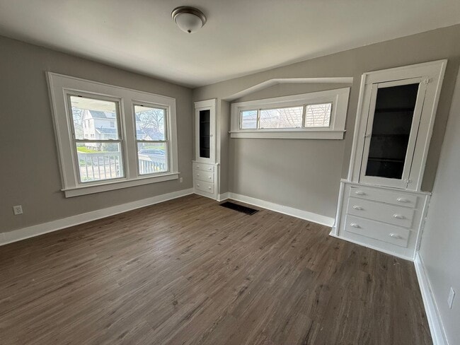 Building Photo - 4503 E 126th St