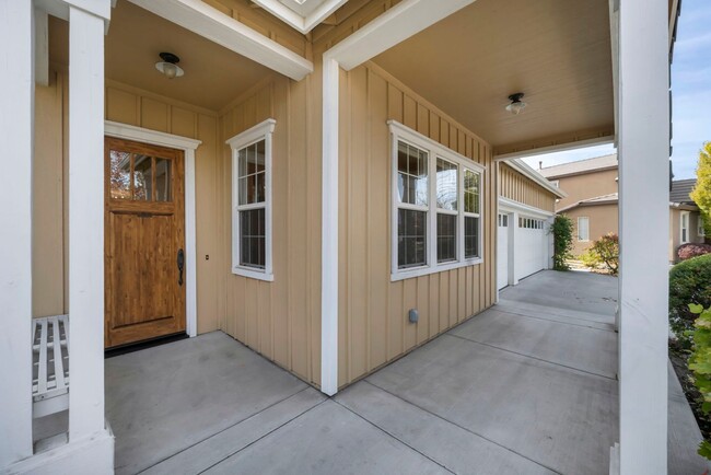 Building Photo - Super Desirable Classics Subdivision in Do...