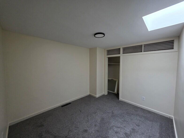 Building Photo - 64 Albany St