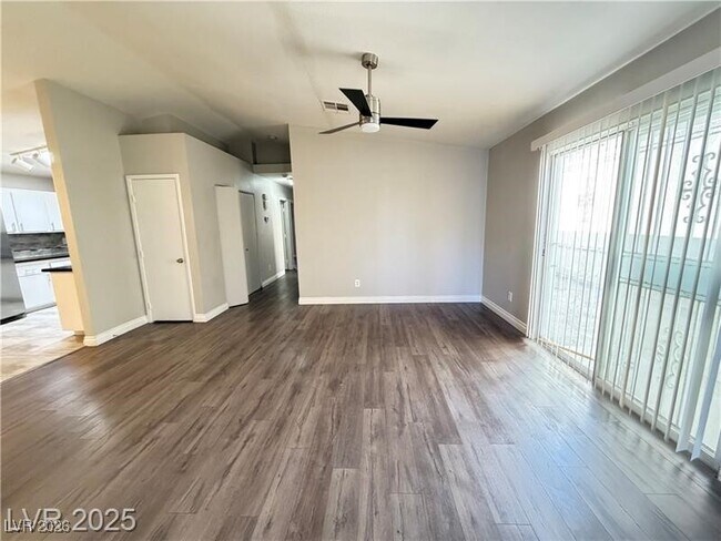 Building Photo - 1913 Poppy Hill St