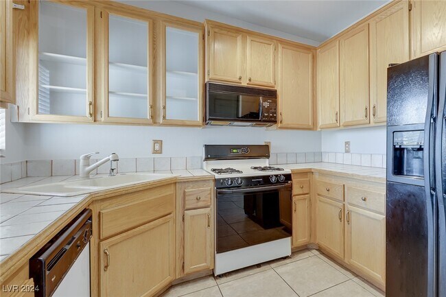 Building Photo - 75 N Valle Verde Dr