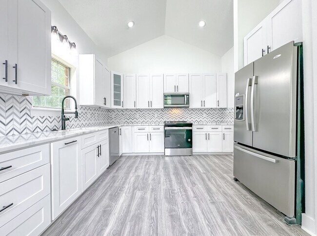 Building Photo - 4 BEDROOM 2.5 BATHROOM HOME IN OX-BOTTOM M...