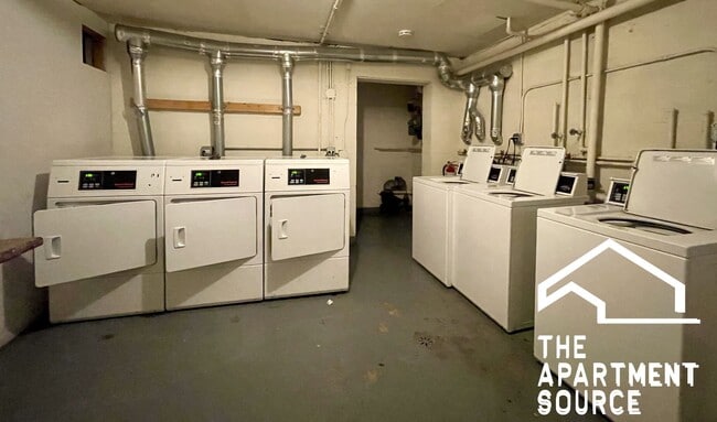 Building Photo - 6002 N Kenmore Ave