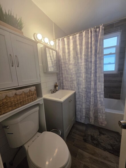 Building Photo - 478 Fabyan Pl